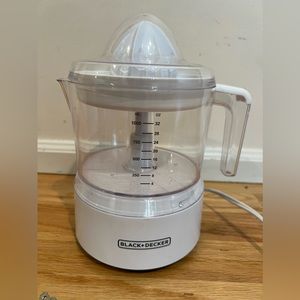 Black & Decker Handy Juicer Citrus Juicer Electric Automatic Fresh Squeeze